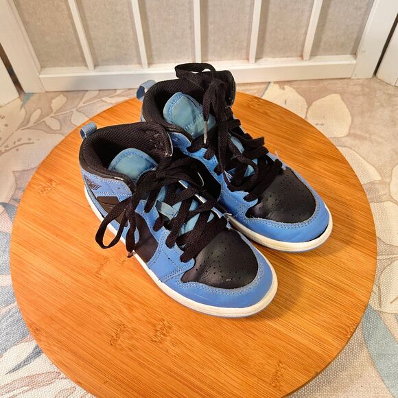 Air Jordan Nike Sneakers Child Size 13 - Picture 1 of 12